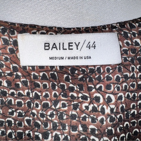 Women's Black Brown Printed Blouse Medium. Faux wrap. High/low. Bubble. Dressy - Picture 5 of 10